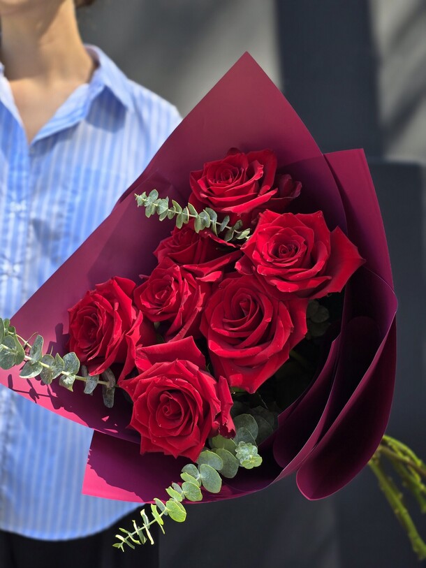 Букет "магия любви" 7 роз, артикул F1455500 - 4300 рублей, доставка по городу. Flawery - доставка цветов