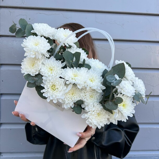 Сердце из хризантем, артикул F1345746 - 4000 рублей, доставка по городу. Flawery - доставка цветов