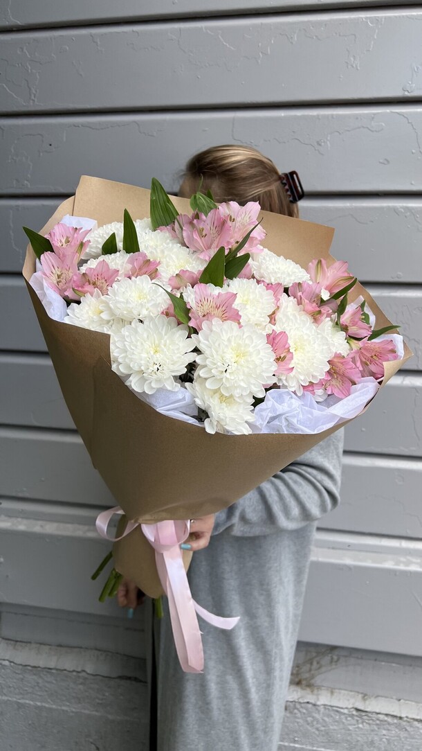 Нежный букет 🌸, артикул F1447189 - 3700 рублей, доставка по городу. Flawery - доставка цветов