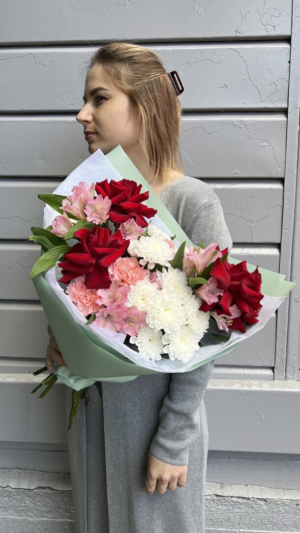 Авторский букет «влюбленность»❤️, артикул F1447195 - 6000 рублей, доставка по городу. Flawery - доставка цветов