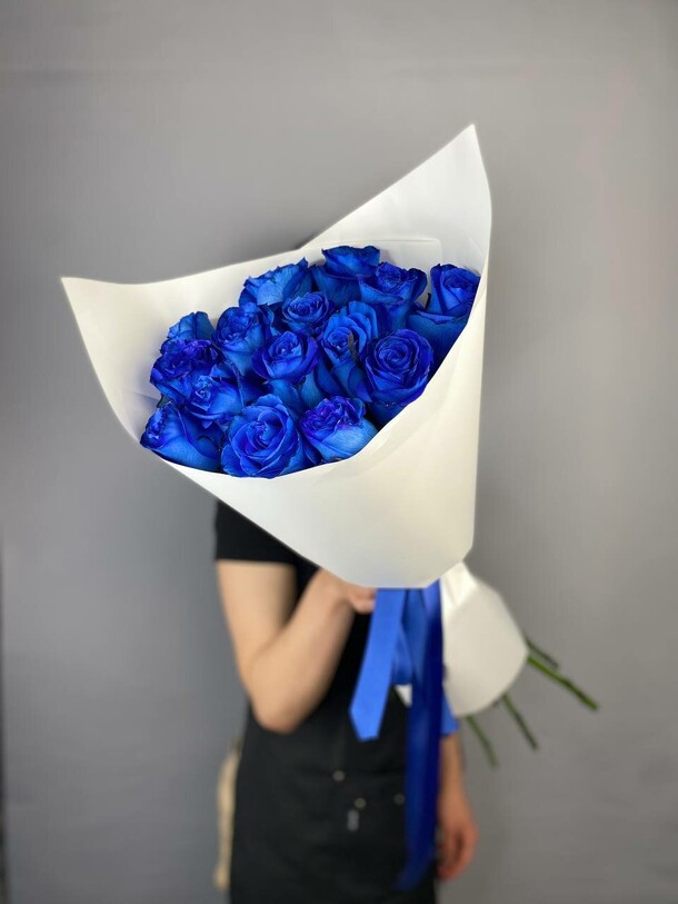 Букет 15 синих роз, артикул F1294864 - 9118 рублей, доставка по городу. Flawery - доставка цветов