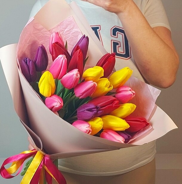 25 тюльпанов, артикул F1533006 - 9000 рублей, доставка по городу. Flawery - доставка цветов
