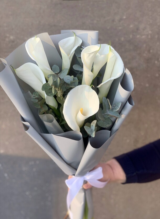 Букет из калл, артикул F1284353 - 4650 рублей, доставка по городу. Flawery - доставка цветов