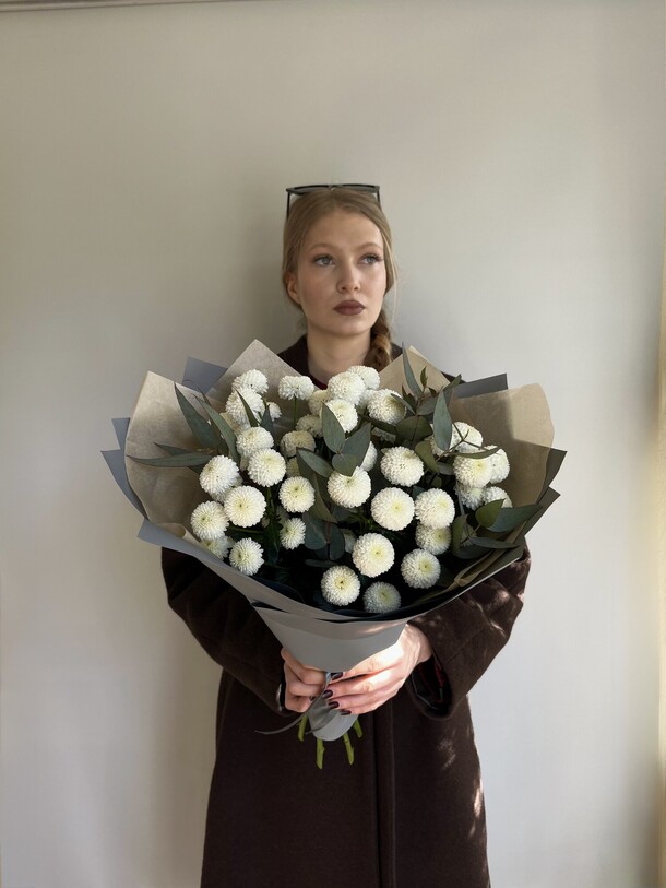 Букет хризантем ньютон, артикул F1403131 - 3490 рублей, доставка по городу. Flawery - доставка цветов