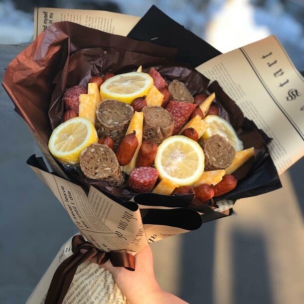 Вкусный подарок, артикул F1283079 - 8492 рублей, доставка по городу. Flawery - доставка цветов