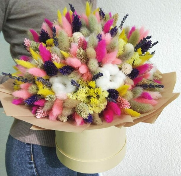 Букет сухоцветов в шляпной коробке, артикул F1286536 - 16398 рублей, доставка по городу. Flawery - доставка цветов