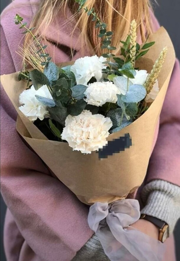 Букет гвоздик с колосьями, артикул F1345141 - 2795 рублей, доставка по городу. Flawery - доставка цветов