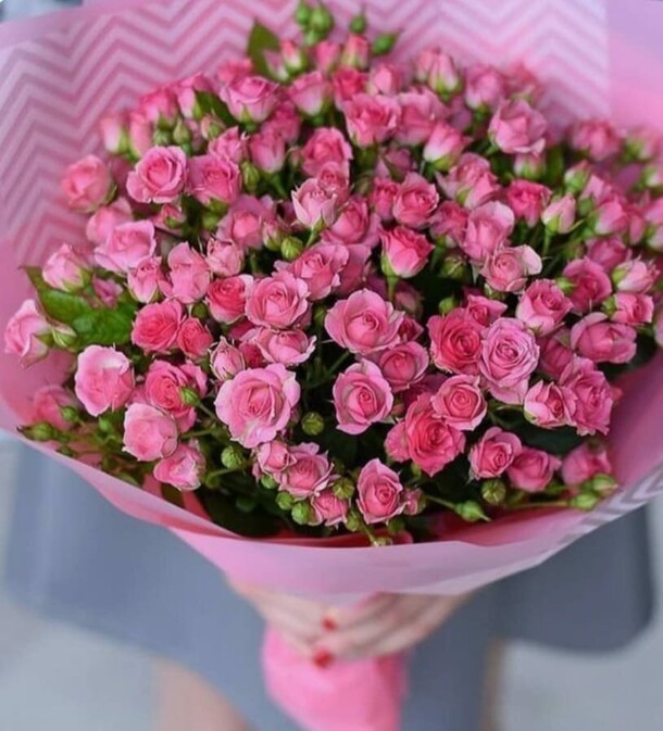 Букет кустовых роз, артикул F1346241 - 11248 рублей, доставка по городу. Flawery - доставка цветов