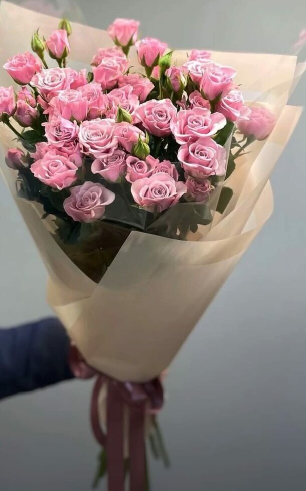 Букет кустовых роз, артикул F1346242 - 5590 рублей, доставка по городу. Flawery - доставка цветов