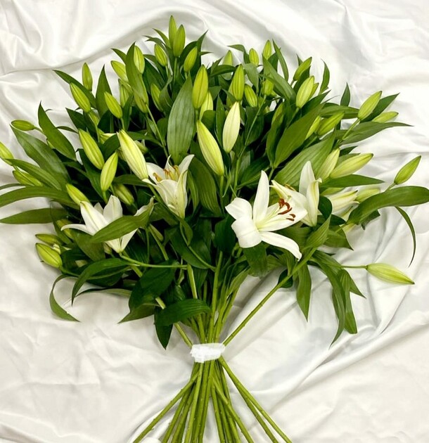 Букет лилий, артикул F1347736 - 20764 рублей, доставка по городу. Flawery - доставка цветов