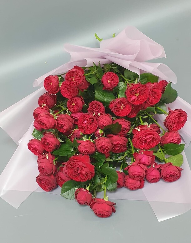 Букет кустовых роз, артикул F1348470 - 7547 рублей, доставка по городу. Flawery - доставка цветов