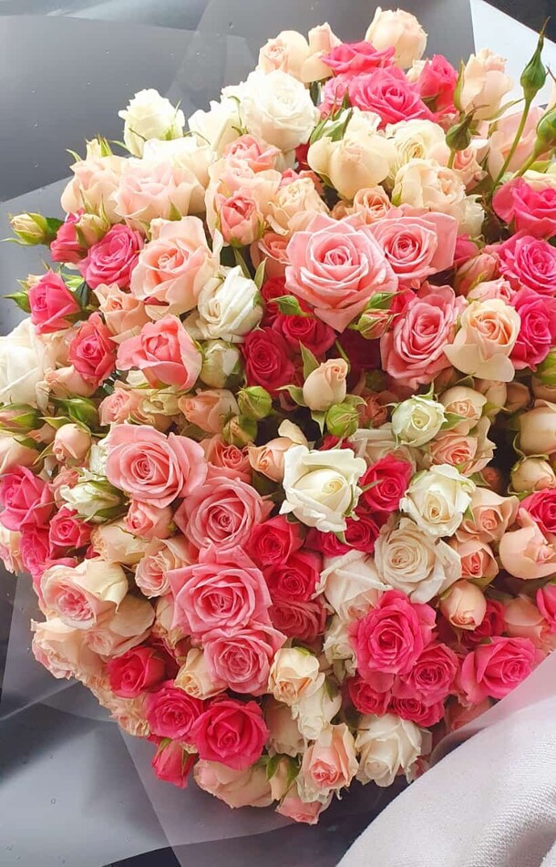 Букет из 45 кустовых роз, артикул F1348478 - 26619 рублей, доставка по городу. Flawery - доставка цветов