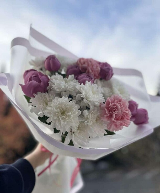 Авторский букет «очарование», артикул F1348700 - 5723 рублей, доставка по городу. Flawery - доставка цветов