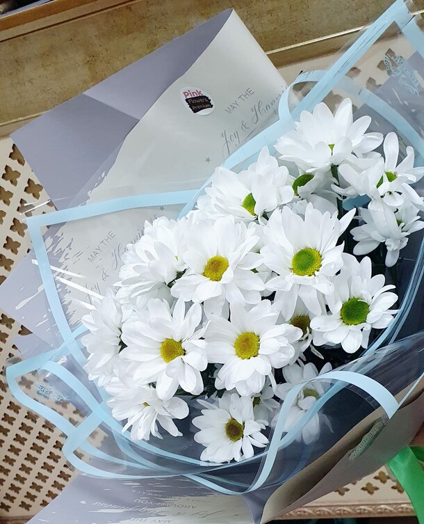 Букет кустовых хризантем, артикул F1359657 - 2636 рублей, доставка по городу. Flawery - доставка цветов