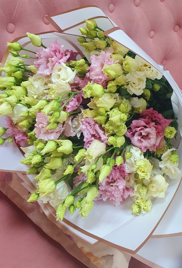 Букет эустом, артикул F1359711 - 16371 рублей, доставка по городу. Flawery - доставка цветов