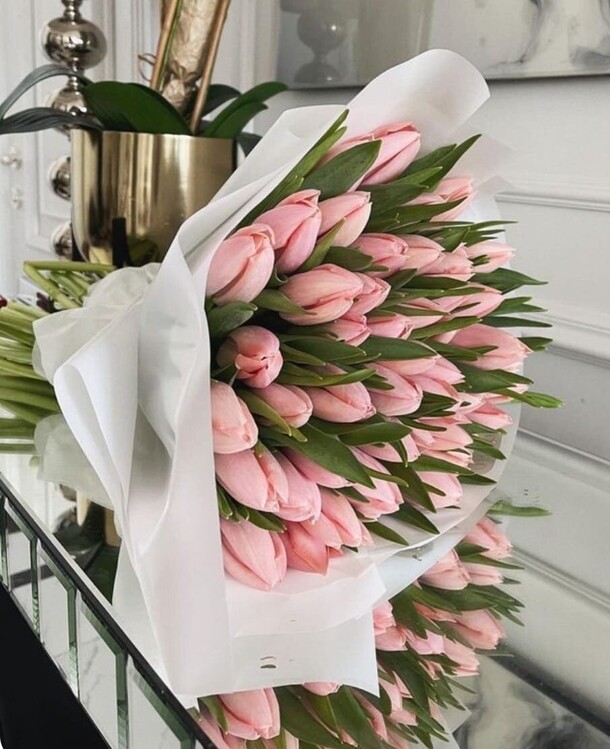 Букет розовых тюльпанов, артикул F1372065 - 17818 рублей, доставка по городу. Flawery - доставка цветов