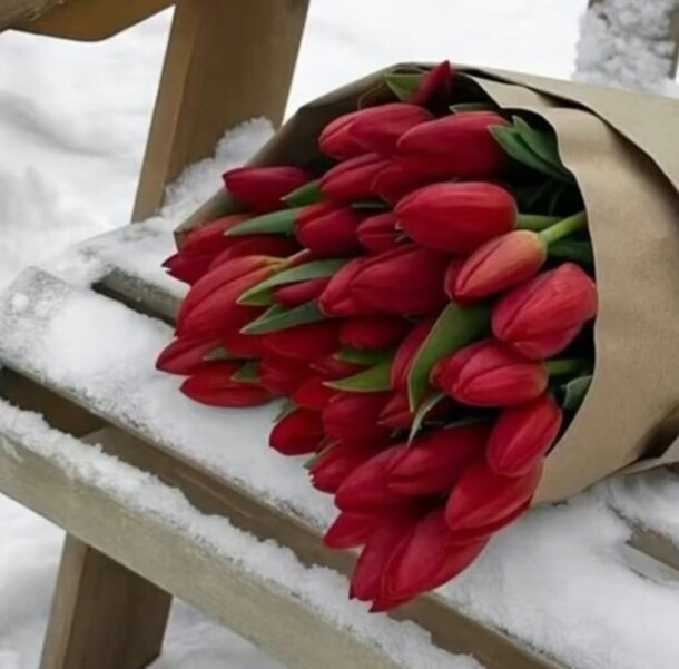 Букет красных тюльпанов, артикул F1372101 - 12000 рублей, доставка по городу. Flawery - доставка цветов
