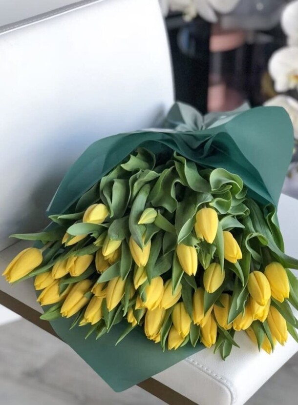 Букет желтых тюльпанов, артикул F1372176 - 17818 рублей, доставка по городу. Flawery - доставка цветов