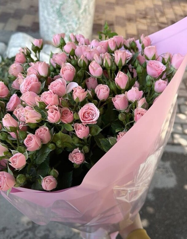 Букет кустовых роз, артикул F1372894 - 12000 рублей, доставка по городу. Flawery - доставка цветов