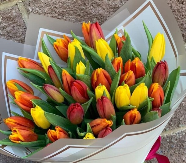 Букет сочных тюльпанов, артикул F1379218 - 12000 рублей, доставка по городу. Flawery - доставка цветов