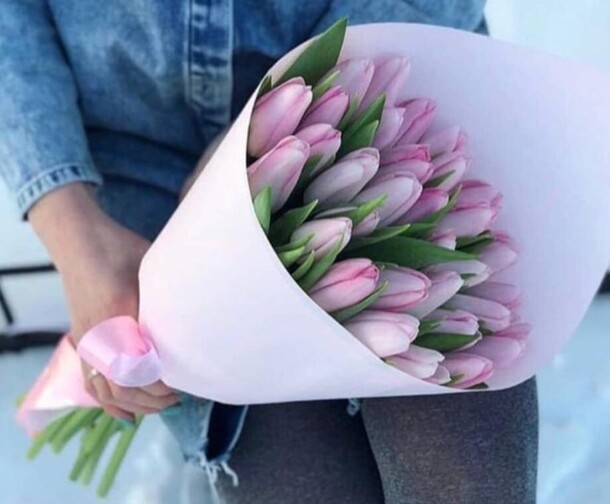 Букет 27 тюльпанов, артикул F1379225 - 10273 рублей, доставка по городу. Flawery - доставка цветов