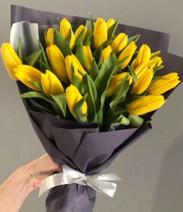 Букет желтых тюльпанов, артикул F1380515 - 8591 рублей, доставка по городу. Flawery - доставка цветов