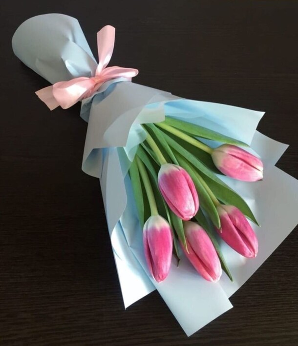 Букет тюльпанов «8 марта», артикул F1382839 - 2178 рублей, доставка по городу. Flawery - доставка цветов