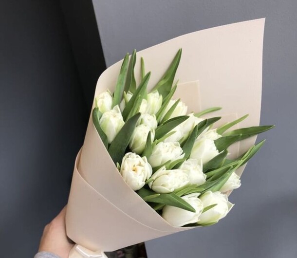 Букет белых тюльпанов, артикул F1382843 - 9108 рублей, доставка по городу. Flawery - доставка цветов