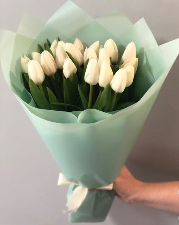 Букет белых тюльпанов, артикул F1384140 - 8030 рублей, доставка по городу. Flawery - доставка цветов