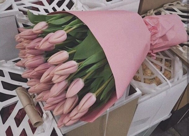 Букет весенних тюльпанов 51 шт, артикул F1386139 - 17160 рублей, доставка по городу. Flawery - доставка цветов