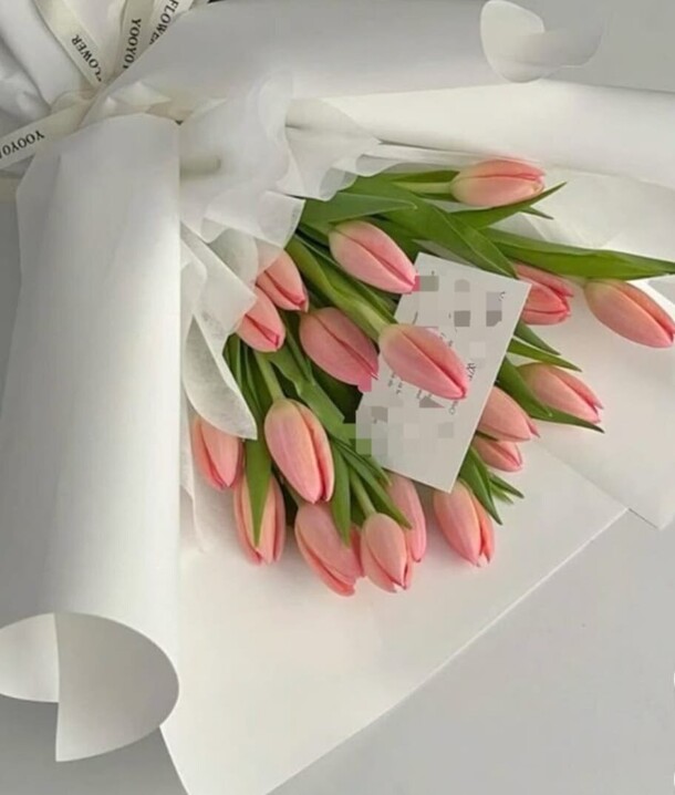 Букет тюльпанов на 8 марта, артикул F1386142 - 8030 рублей, доставка по городу. Flawery - доставка цветов