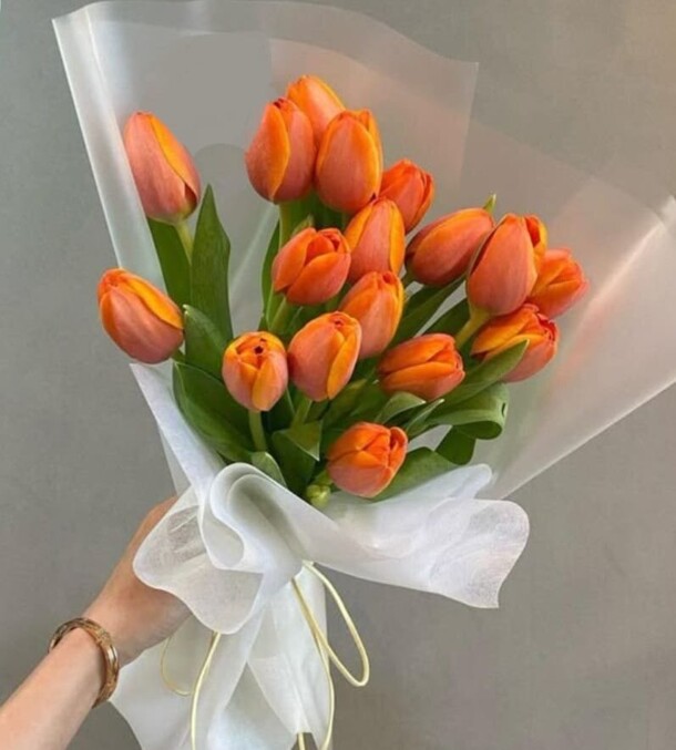 Букет оранжевых тюльпанов, артикул F1386153 - 6556 рублей, доставка по городу. Flawery - доставка цветов