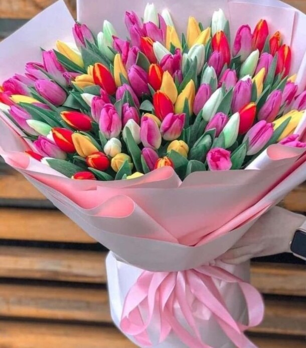 Букет из 101 тюльпана «радуга», артикул F1386156 - 32670 рублей, доставка по городу. Flawery - доставка цветов