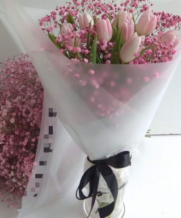 Букет тюльпанов с гипсофилой, артикул F1387719 - 4248 рублей, доставка по городу. Flawery - доставка цветов