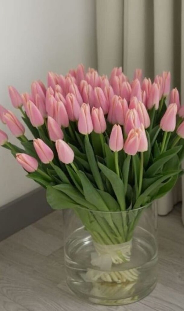 Букет из 67 розовых тюльпанов, артикул F1387725 - 15374 рублей, доставка по городу. Flawery - доставка цветов