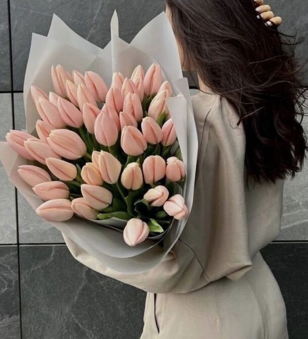 Букет «51 тюльпан», артикул F1387728 - 12893 рублей, доставка по городу. Flawery - доставка цветов