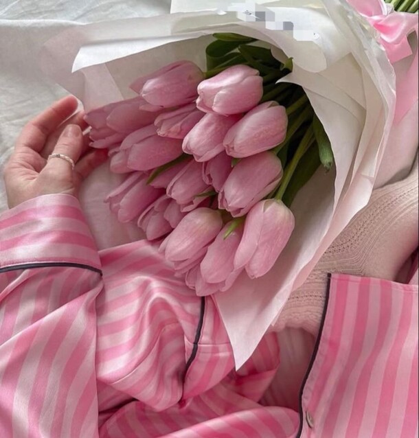 Букет тюльпанов на 8 марта, артикул F1387730 - 5240 рублей, доставка по городу. Flawery - доставка цветов