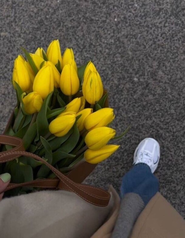 Букет желтых тюльпанов, артикул F1387740 - 5041 рублей, доставка по городу. Flawery - доставка цветов