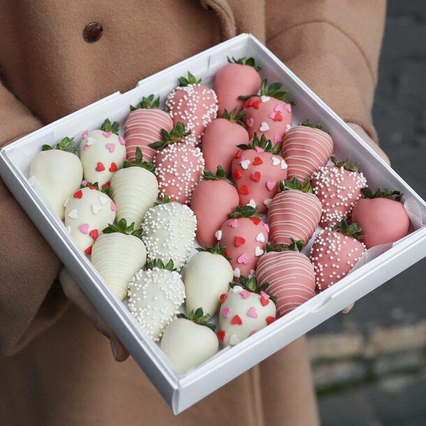 Клубника в шоколаде в коробочке, артикул F1282532 - 4900 рублей, доставка по городу. Flawery - доставка цветов