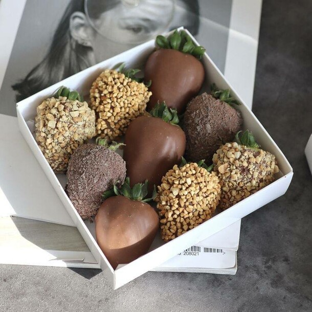 Набор из клубники в шоколаде, артикул F1283290 - 1900 рублей, доставка по городу. Flawery - доставка цветов