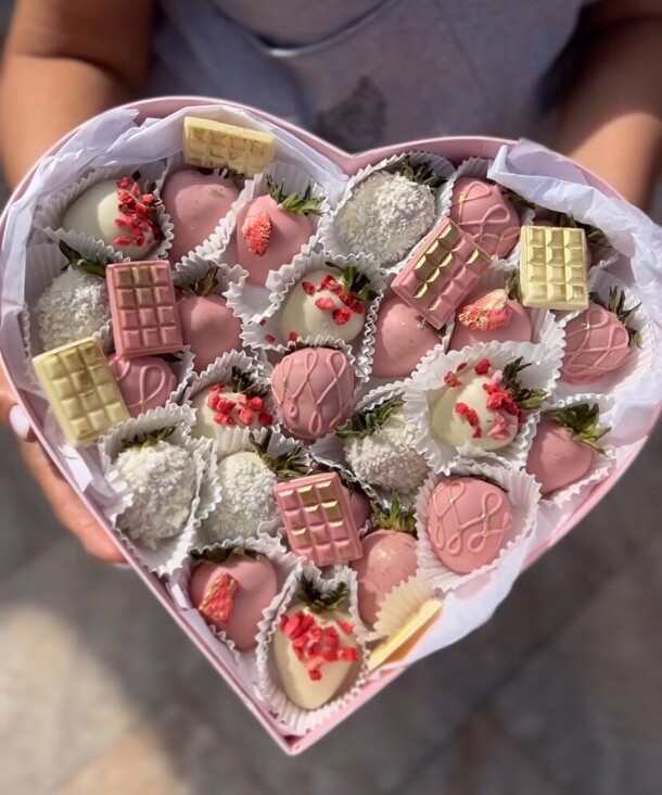 Сердце с клубникой в шоколаде, артикул F1283313 - 6000 рублей, доставка по городу. Flawery - доставка цветов