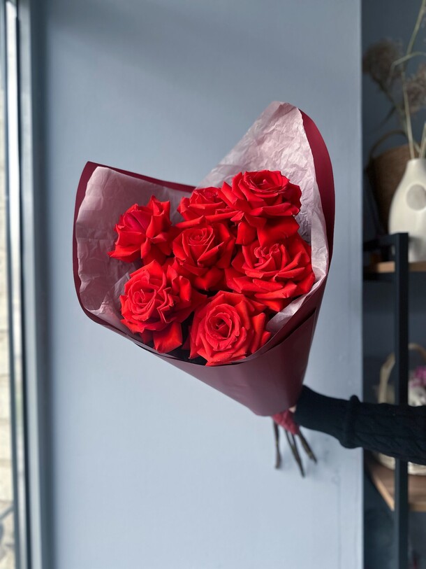 Французские розы красные, артикул F1406426 - 3990 рублей, доставка по городу. Flawery - доставка цветов