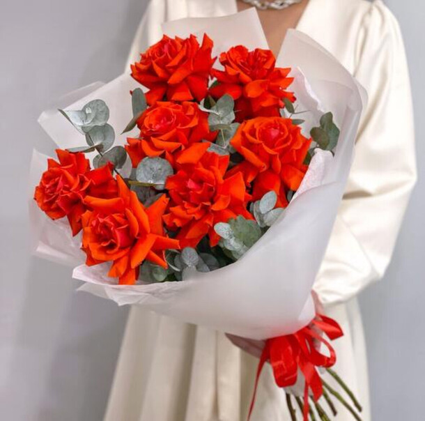 Французские розы и эвкалипт, артикул F1435251 - 4500 рублей, доставка по городу. Flawery - доставка цветов