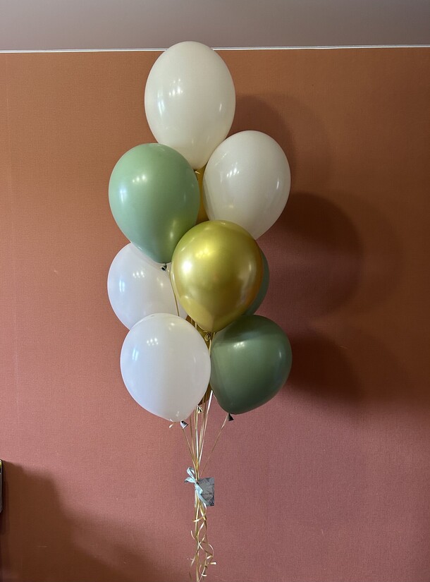 Композиция из воздушных шаров эвкалипт, артикул F1283003 - 1799 рублей, доставка по городу. Flawery - доставка цветов