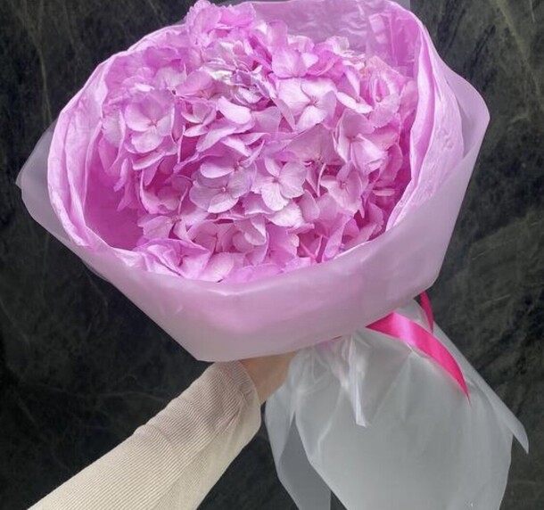 Букет из гортензии, артикул F1337137 - 2100 рублей, доставка по городу. Flawery - доставка цветов