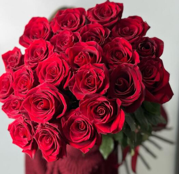 Крупные красные розы эквадор, артикул F1383742 - 15900 рублей, доставка по городу. Flawery - доставка цветов