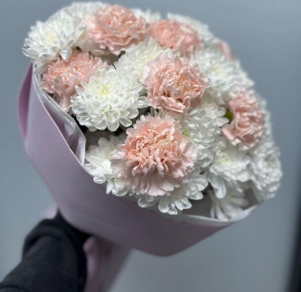 Букет хризантемы и диантусы, артикул F1416277 - 6720 рублей, доставка по городу. Flawery - доставка цветов