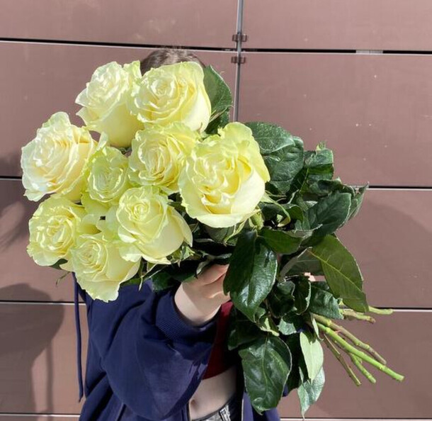 Белые высокие розы эквадор, артикул F1418149 - 5355 рублей, доставка по городу. Flawery - доставка цветов