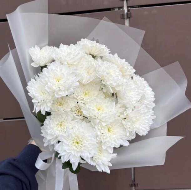 Букет из 5 кустовых хризантем, артикул F1482255 - 5100 рублей, доставка по городу. Flawery - доставка цветов