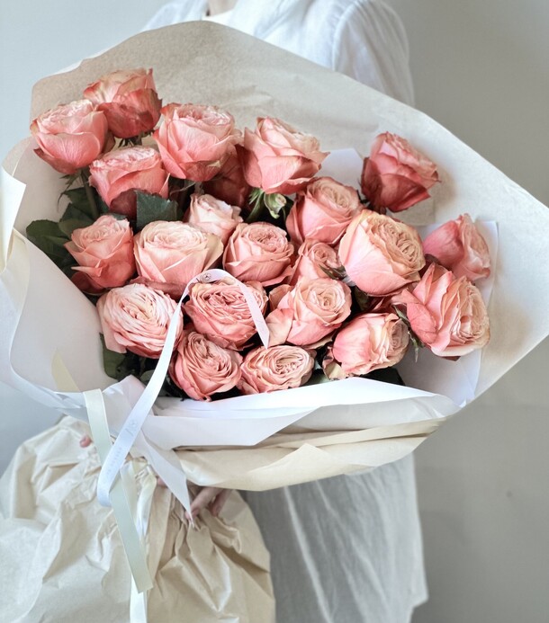 Букет из пионовидных роз «кахала», артикул F1284853 - 15990 рублей, доставка по городу. Flawery - доставка цветов